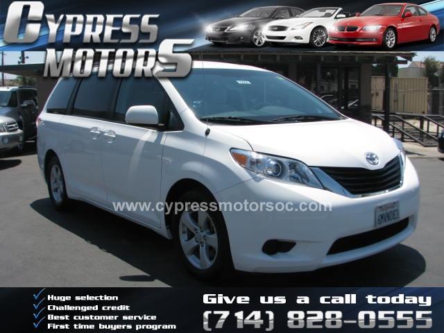 Toyota Sienna 2011 photo 3