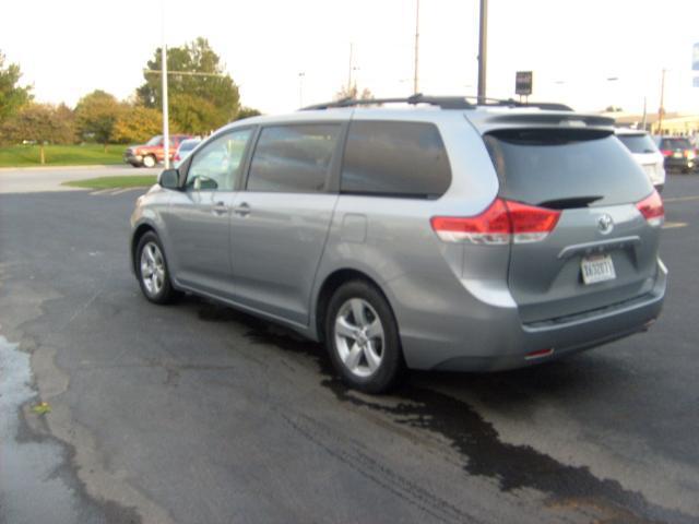 Toyota Sienna 2011 photo 4