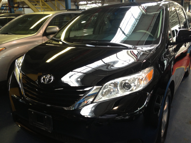 Toyota Sienna 2011 photo 1