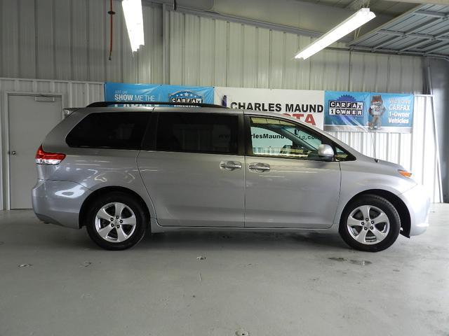 Toyota Sienna 2011 photo 3