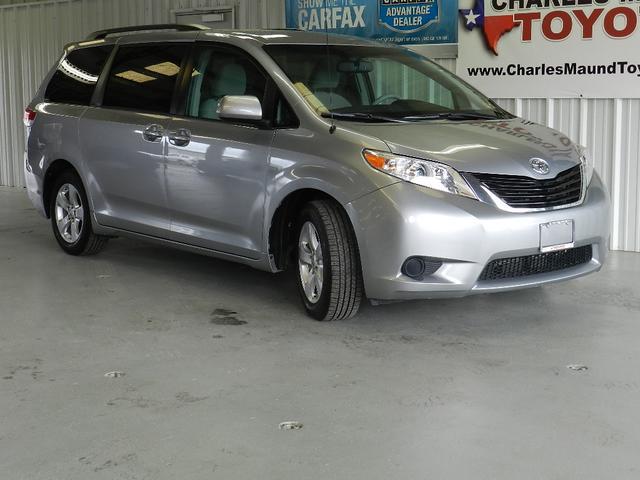 Toyota Sienna 2011 photo 4