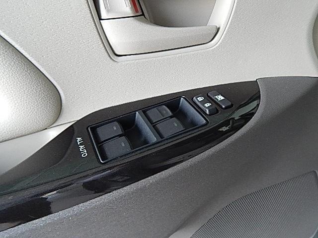 Toyota Sienna 2011 photo 3