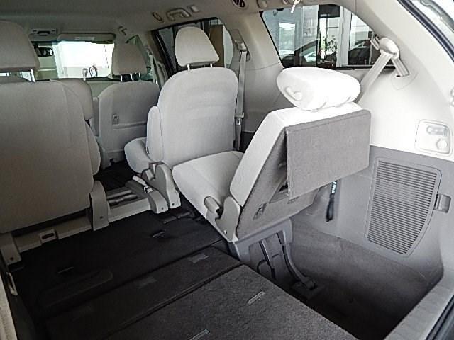 Toyota Sienna 2011 photo 4