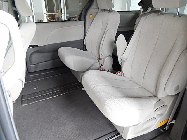 Toyota Sienna 2011 photo 5