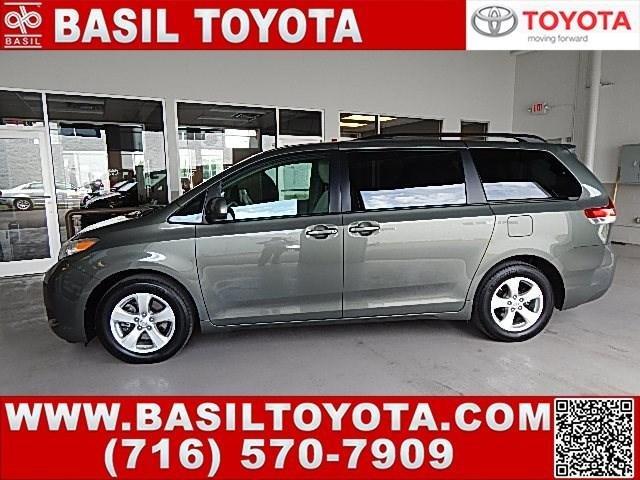 Toyota Sienna 2011 photo 7