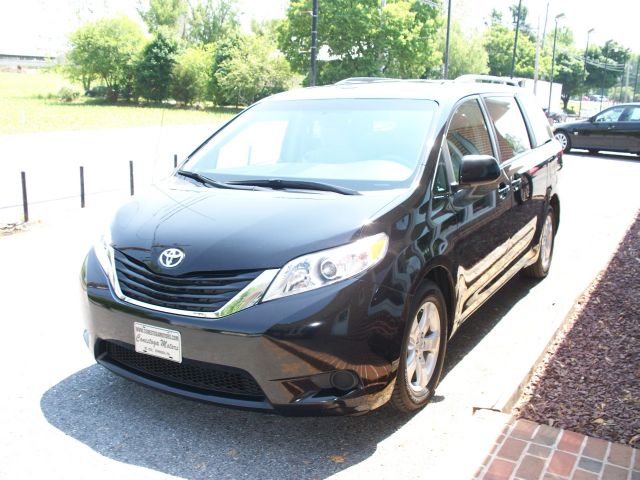 Toyota Sienna 2011 photo 12