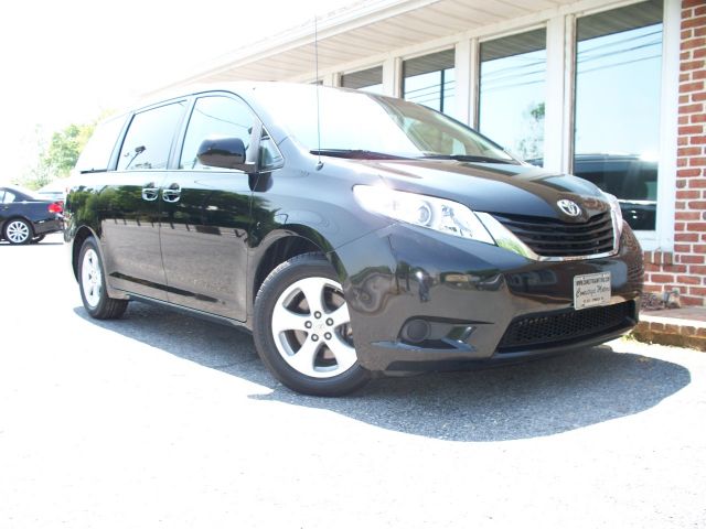 Toyota Sienna 2011 photo 13