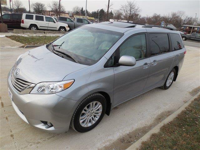 Toyota Sienna 2011 photo 1