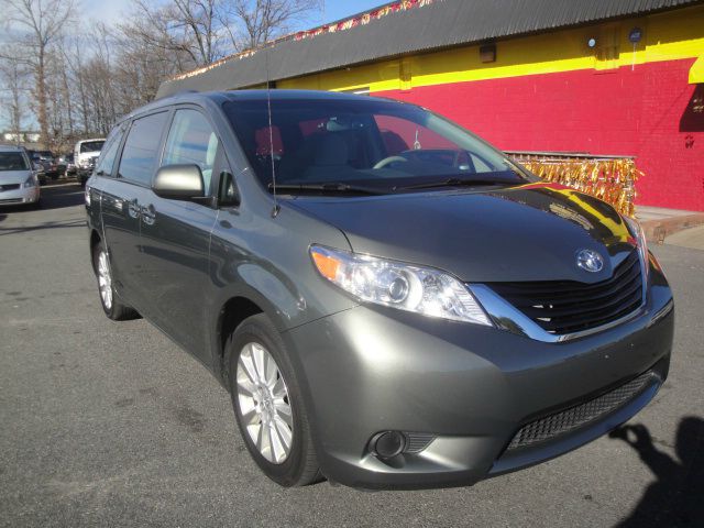 Toyota Sienna AWD W/nav, Leather, 3rd Rowsunroof MiniVan