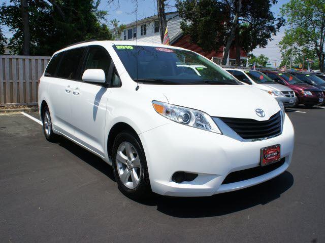 Toyota Sienna 2011 photo 4