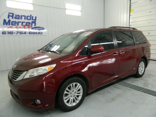 Toyota Sienna 2011 photo 1