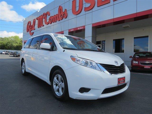 Toyota Sienna 2011 photo 4