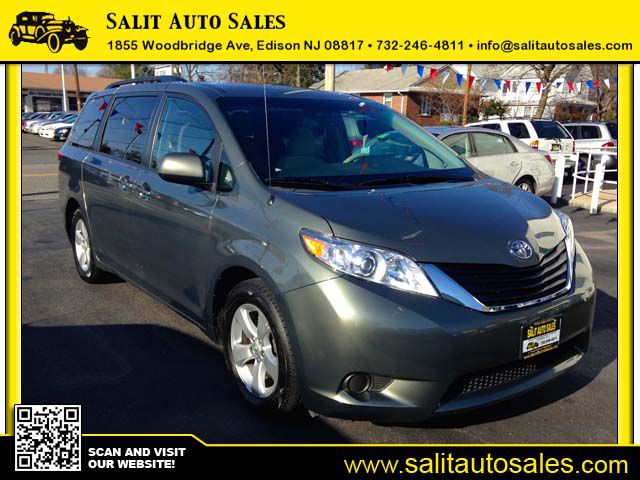 Toyota Sienna 2011 photo 4