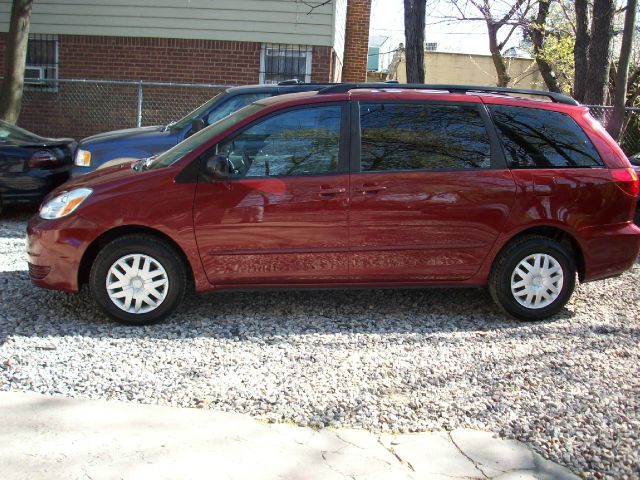 Toyota Sienna 2011 photo 1