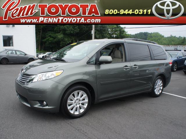 Toyota Sienna 2011 photo 1