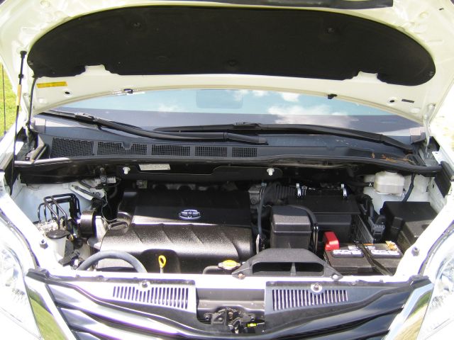 Toyota Sienna 2011 photo 13