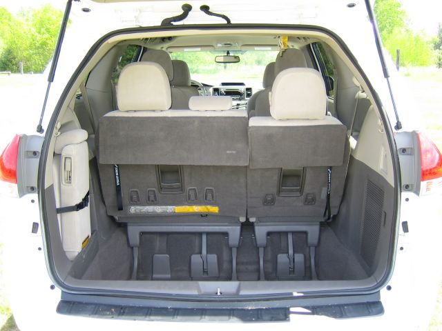 Toyota Sienna 2011 photo 5