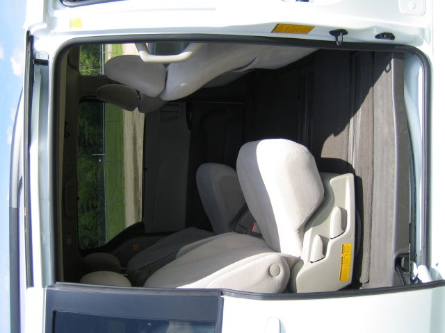 Toyota Sienna 2011 photo 6