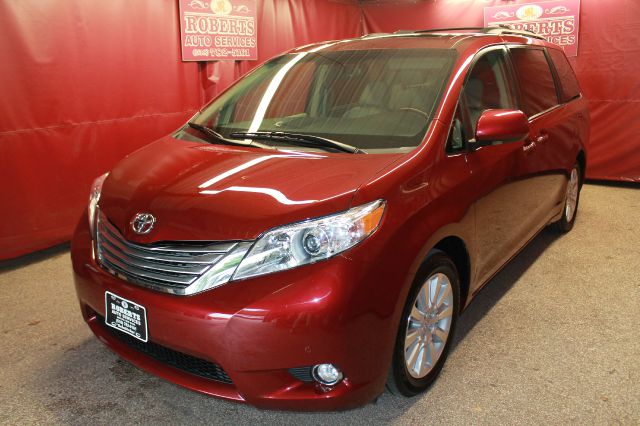 Toyota Sienna 2011 photo 1