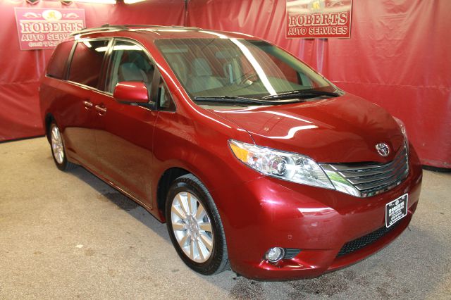 Toyota Sienna 2011 photo 2