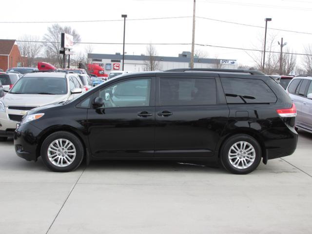 Toyota Sienna 2011 photo 1