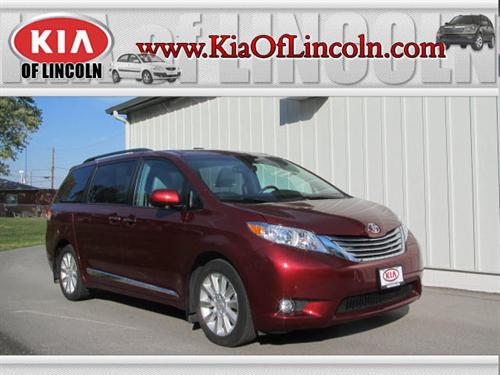 Toyota Sienna 2011 photo 0