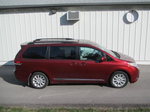 Toyota Sienna 2011 photo 1