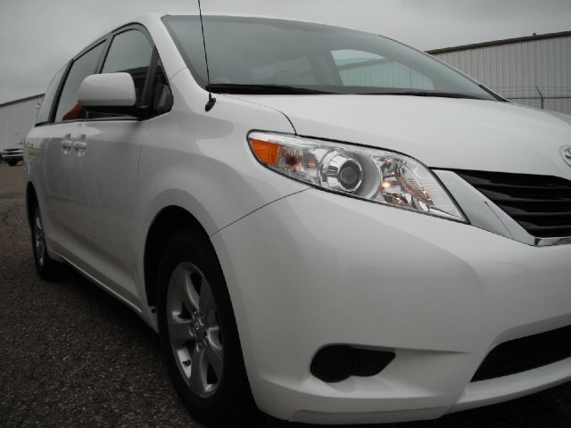 Toyota Sienna 2012 photo 1