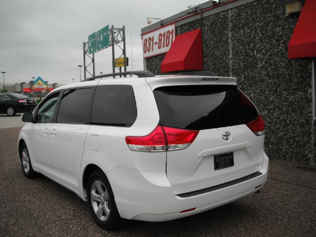 Toyota Sienna 2012 photo 10