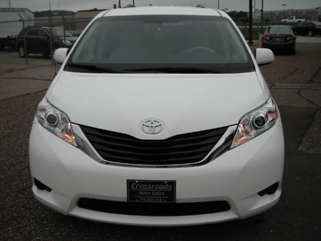 Toyota Sienna 2012 photo 2