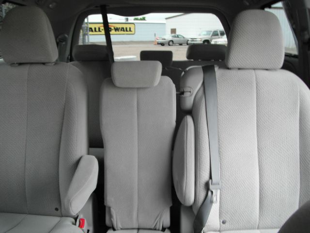 Toyota Sienna 2012 photo 4