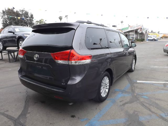 Toyota Sienna 2012 photo 10