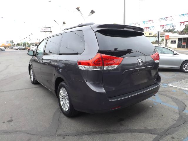 Toyota Sienna 2012 photo 14