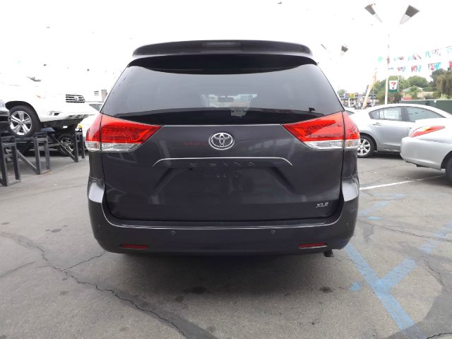 Toyota Sienna 2012 photo 15