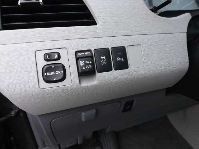 Toyota Sienna 2012 photo 22