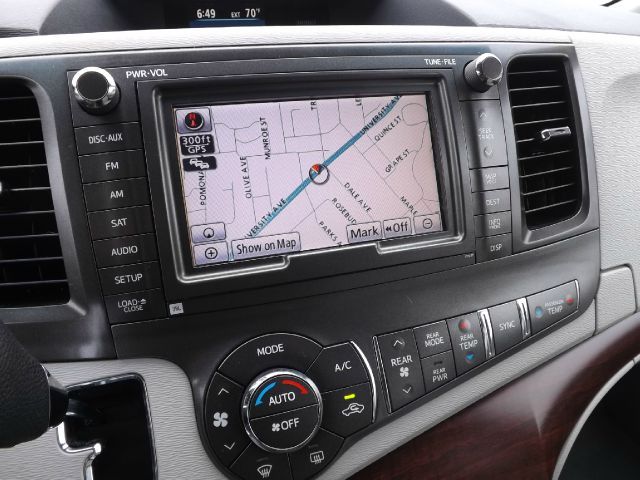 Toyota Sienna 2012 photo 24