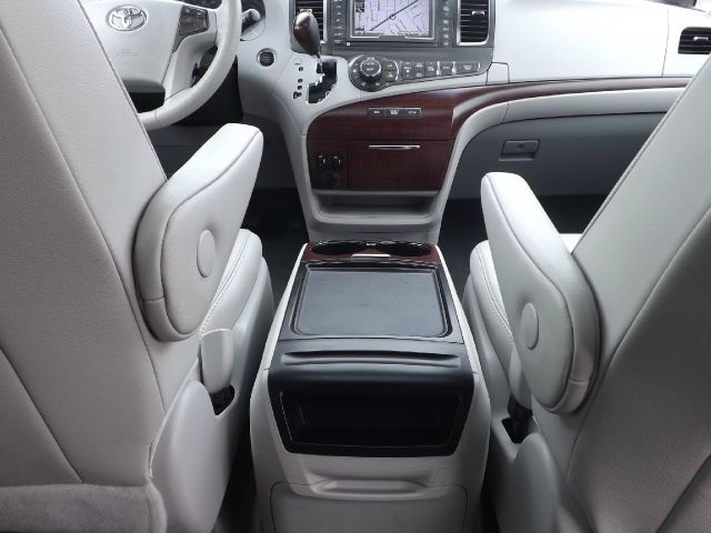 Toyota Sienna 2012 photo 27