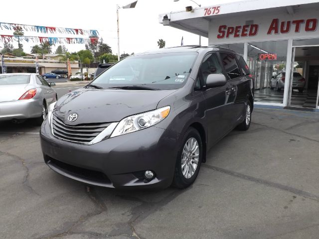 Toyota Sienna 2012 photo 28