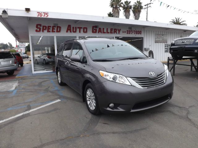 Toyota Sienna 2012 photo 4