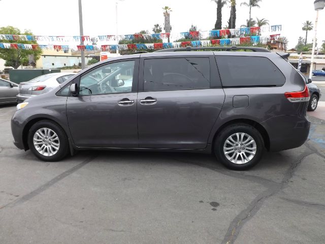 Toyota Sienna 2012 photo 5