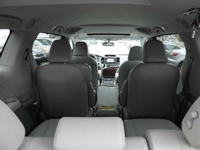 Toyota Sienna 2012 photo 7