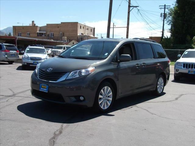 Toyota Sienna 2012 photo 4