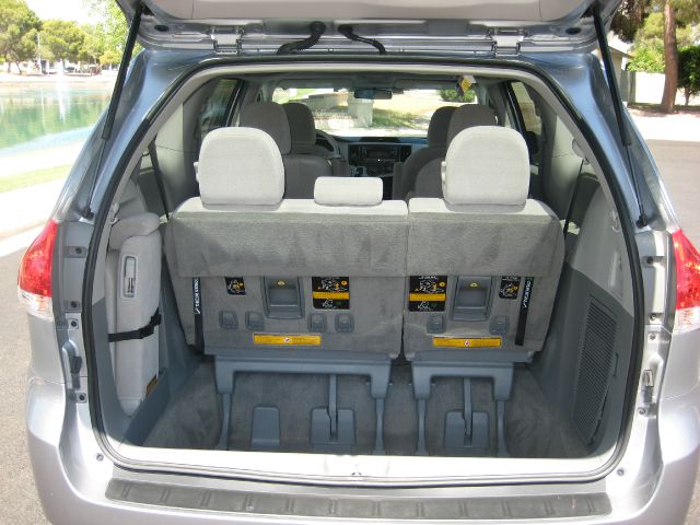 Toyota Sienna SLT 20 Chromes MiniVan