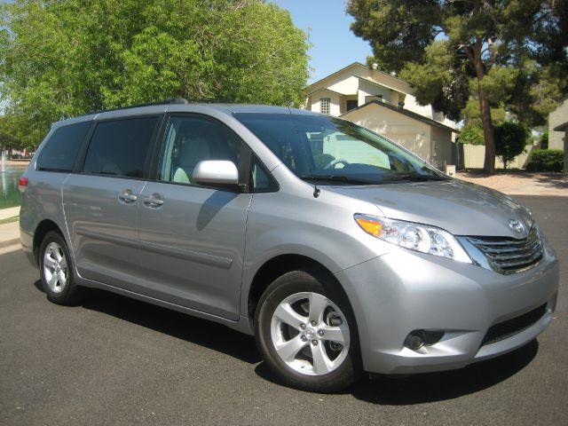 Toyota Sienna 2012 photo 11