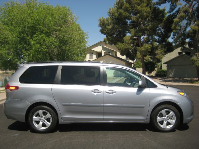 Toyota Sienna 2012 photo 15