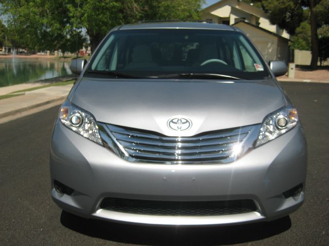 Toyota Sienna 2012 photo 5