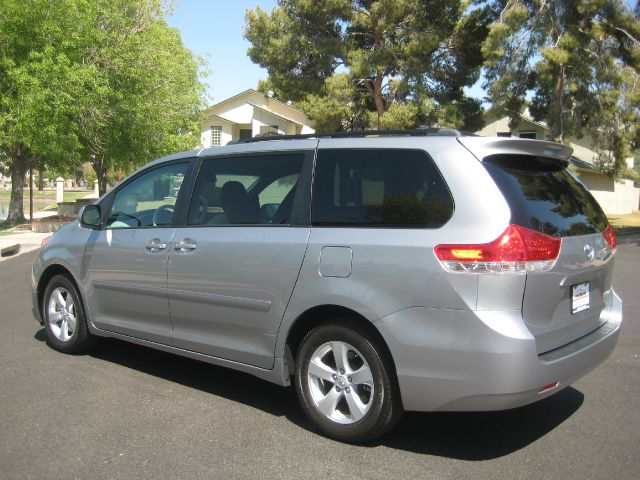 Toyota Sienna 2012 photo 7