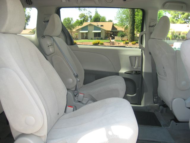 Toyota Sienna 2012 photo 8