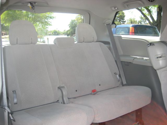 Toyota Sienna 2012 photo 9