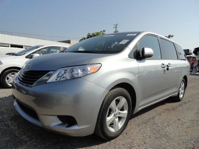 Toyota Sienna 2012 photo 4